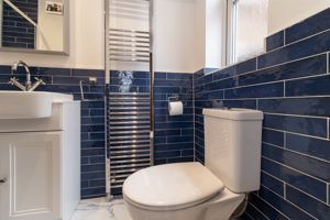 En- suite Shower room- click for photo gallery